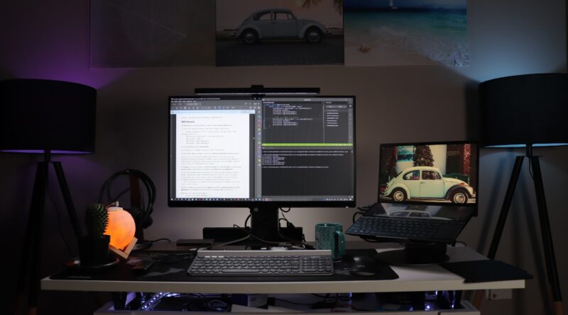 why programmers need or prefer to work on bigger screens.